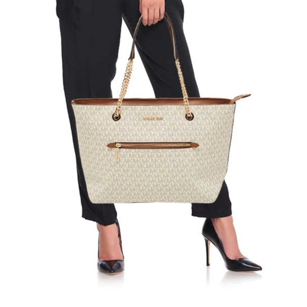 Micheal Kors Jet Set Handbag